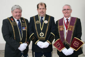 L to R: Sir Knight Tom Wilkinson (Worshipful District Master of Largymore RBDC No 9), Sir Knight David Burleigh (Worshipful District Master of Lisburn RBDC No 1) and Worshipful Bro Jim Drake (President of Apprentice Boys of Derry, No Surrender Club, Lisburn Branch). 