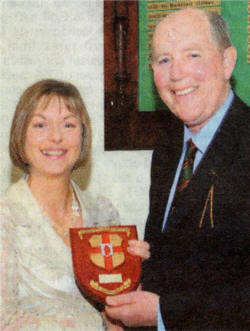 Ken Boomer, incoming President of the Friends School Old Scholars' Association, presents a plaque to his predecessor as President, Ann Cully. US21-769SP