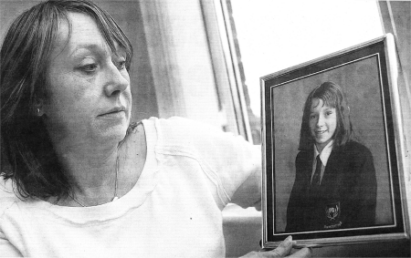 Caroline Alexander with a picture of daughter Laura who was killed in a road accident two years ago. US4707-123A0