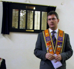 Lagan Valley MP Bro Jeffrey Donaldson MLA unveiling a new plaque recording the names of past masters since the formation of Falls LOL No 498 in 1829.