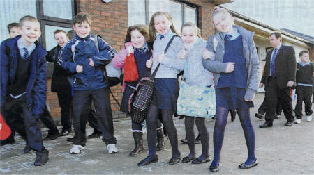 Children from Ballymacrickett arrive for the first classes in their new state-of-the-art school. US4708-586cd