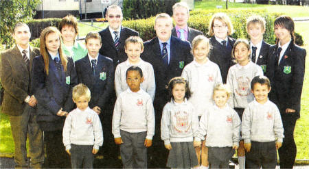 Fort Hill Integrated College Principal Mrs Marian Getty, Mr Adrian Blythe, Chairman of the College's Board of Governors and pupils Rachael McCready, Simon Morrison, Roberta Todd, Emma Beggs, Nigel Prentice and Christopher Sanaghan with Fort Hill Primary Principal John Walsh, Board of Governors Chairman Mr David Dunlop and pupils Ellie Snape, Becky McCreanor, Christopher Walker, Kirsty Strong, Ben Kenny, Kgalalelo Kambule, Chloe Graham and Daniel Jordan. U54008-532CD