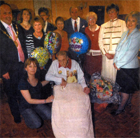 Mrs Bella Logan with family and members of the South Eastern Trust and Mayor James Tinsley for the 100th birthday celebrations. US1108-512C 0 -100