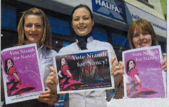 Ursula Hanglowl, Nadine Webb and Kim O'Neill drum up support for Niamh Perry (left) who has reached the quarter finals of `I'd Do Anything. US2008-128A0