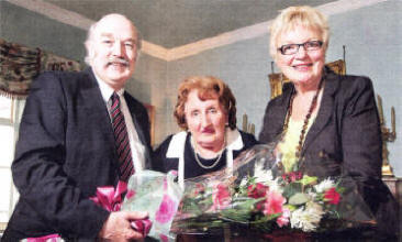Professor Roy Spence, cancer consultant at Belfast City Hospital and chairman of the Ulster Cancer Foundation, and Arlene Spiers, chief executive, presenting Mrs Pearl Creighton with a bouquet of flowers. US1509-525cd