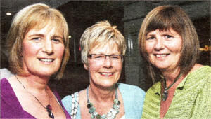 Sisters Linda Lambe, Valerie Whitesmith and Margaret Willis. US1909-520cd