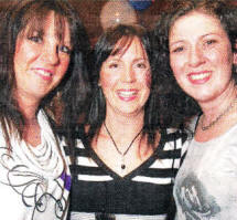 Diane Morrow, Rosi Armstrong and Alison Collim at Uno's fundraising evening. US0810-519cd
					