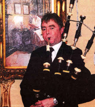 Pipe Major Ian Burrows treated the Mayor and his guests to a selection of pipe music.