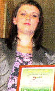 Hannah Conlon with her award for best femal singer.