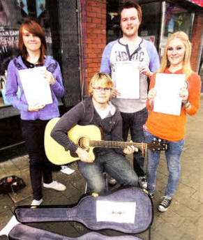 Amy Lewis, Paul Jeffrey, Jonni Davidson and Becca Watson petitioning against Human Trafficking in Bow Street for Hope For Justice- US3O1O-107A0