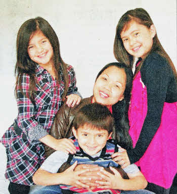 Arianna, right, with her mum Lilia and sister Shanelle and brother Brandon.