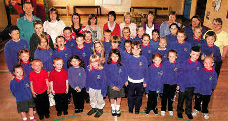 Staff and pupils at Derriaghy Primary School. US2411-549cd