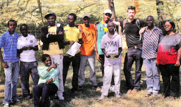 Lisburn artist Clinton Kirkpatrick with members of MYAA - Malewa Youth Aids Awareness