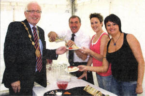 Maurice Dickson (Ballydonaghy Pipe Band), Joanne Ussher and Victoria Lappin serving up Lunch for Lisburn Mayor, Councillor Allan Ewart at the All Ireland Pipe Band Championships