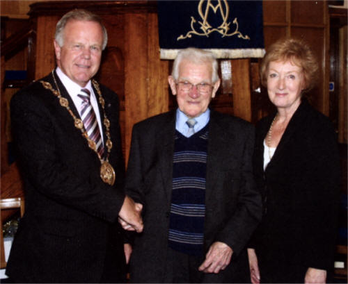 The Right Worshipful the Mayor and Mayoress meet 92 year-old Jim Rush, the oldest surviving past pupil of Hillhall Primary School. Farewell Thanksgiving Service 3rd June 2007