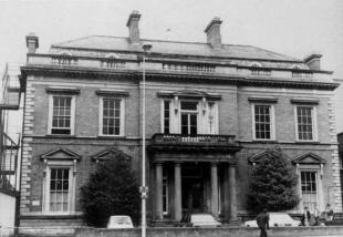 Wallace House , Castle St, 1981 (Copyright Northern Ireland Archaeological Survey)