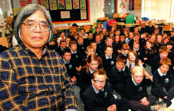 Professor Koichi Ohta, from Japan speaking to pupils at Ballycarrickmaddy PS. US1411-515cd