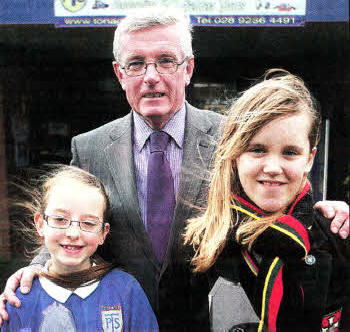 Tonagh Primary School pupil Brianne Ridge and former pupil Shania Burton receive Pupils of Courage Awards from Stanton Sloan Chief Executive SEELB. US5011-103A0