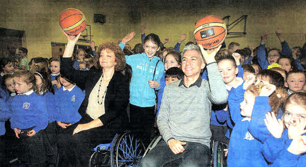Sports Minister Carál NÍ ChuilÍn and Olympic triple jump gold medallist Jonathan Edwards at St Colman's Primary School where pupil Ellen McDonnell was the 20,000th pupil to take part in the 5 Star Disability Sports Challenge.US0312-114A0 and US0312-115A0
