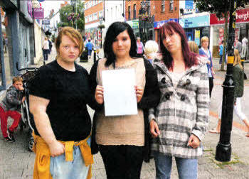 The young mothers who have organised the petition. US2712.190A0