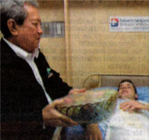 Thai Prime Minister Surayud Chulanont comforts plane crash Ashley Harrow.