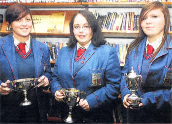 Hunterhouse Prizewinners Gabble Moore, Samantha Keenan and Adelle Armstrong. US3808-105A0 Picture By: Aidan O'Reilly