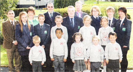 Staff and pupils from Fort Hill Integrated College and Fort Hill PS. Included are, from the College, Mrs M Getty, principal; Mr Adrian Blythe, chairman; and pupils Rachael McCready, Simon Morrison, Roberta Todd, Emma Beggs, Nigel Prentice and Christopher Sanaghan; with Primary principal Mr John Walsh, chairman Mr D Dunlop and pupils Ellie Snape, Becky McCreanor, Christopher Walker, Kirsty Strong, Ben Kenny, Kgalalelo Kambule, Chloe Gramam and Daniel Jordan. US4008-532cd