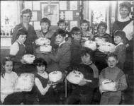 Pupils of St James's Primary with their annual Christmas Cake tradition. US22720SP