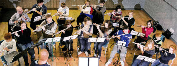 Members of Lisburn Flute Orchestra taking part in a practice session. US0612537cd